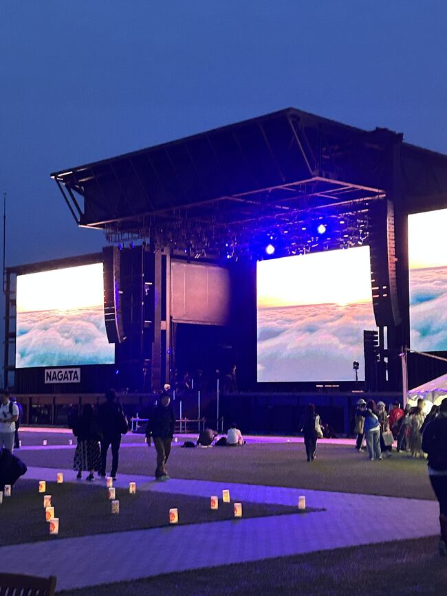 燈篭が灯され、幻想的な雰囲気。<br />