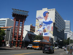 ウォルト・ディズニー・コンサートホールから東に歩いて20分ほどに行くとリトル・トーキョーがあります。
近畿日本鉄道グループが運営するミヤコホテルがあり、ホテルの壁に大谷翔平選手の壁画ある。