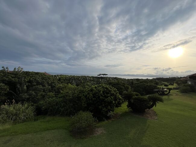素晴らしい景色です。<br />今回の沖縄旅行は地味に雲がかった(前回はさらに曇天でした。)天気でしたが、それでも満足です。