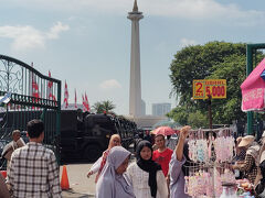 1時間でガンビル駅。モナス。そのまま博物館へ。