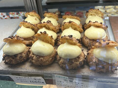 まずはシュークリームから