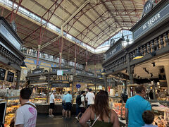 フードホールで、新鮮な食べ物をいろいろと買いました