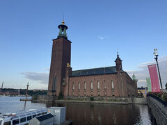 更にその先にあるストックホルム市庁舎