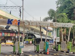 4日目最終日。7時チェックアウト後、徒歩10分。毎日ここに来てしまった。コンビニでサモサ2種購入。