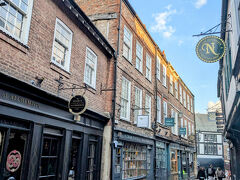 有名な路地のシャンブルズ。いつも賑わっている。何度も通ったが、買物はしないで、通り抜けるだけ。