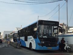 「トランス・ジャカルタ」を横目に、、、

これまで１回も乗ったことない。
単なるバスなんで別に乗りたいとも思わないですが、、、