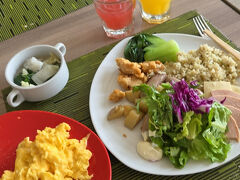 本日もがっつり。

Ｔ氏はヨーグルトだけ。
体調不良のままのようです。私の経験上、２・３日は続くでしょう。