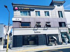 ロンドンベーグルからすぐのへトラスへ
ディフューザーやハンドソープ、ボディソープなどが高品質で安く買えるとあって大人気のお店。10時オープン。少し待って入ってみることに。オープン直後は人が少なくて見やすい