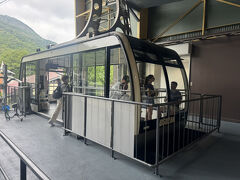 ロープウェイに乗って、有珠山の山頂へ