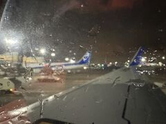 羽田も天候悪い　遅れて到着
前日は欠航も出ており、遅延の原因は羽田空港の発着の混雑だそう