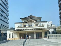 新高雄駅を作ってた5年位の間、近場に移築展示されてたのが
また戻って来ました。

今回はタクシー内から眺めただけ！