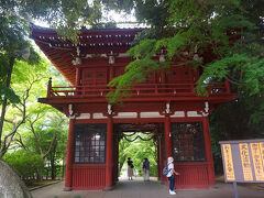 ●仁王門＠本土寺

駅から約800m程。
今回の目的地、本土寺に到着です。
仁王門をくぐって、境内に入っていきます。