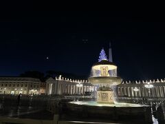 写真を撮ったりしたあとは、並びました。
まだ5、6人しかいませんでした。