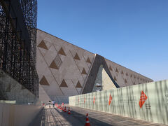 グランドオープンは来月なので
まだ工事が行われています。