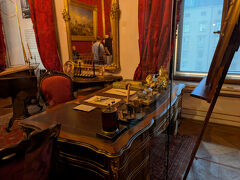 ホテルで休憩した後、午後はまずシシィ博物館に行きました。
こちらもシェーンブルン宮殿と同じくシシィパスで入場。
オーディオガイド（日本語）も無料でした。