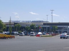 ただ初めてだったので、間違えて国際空港の出発側を指定してしまい、少し歩きます。8月のこの時期、気温は35度越えなので外を歩くことはできるだけ控えたいです。幸いYandexGoやメトロはすごく安いので外を歩く必要は殆どないです。