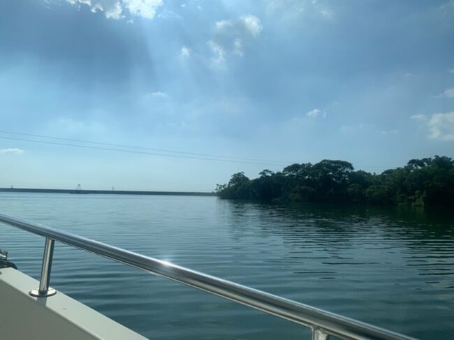 ダムを遊覧します