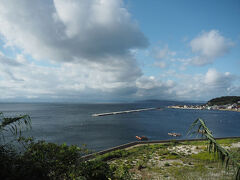 相島に到着し、東側の海岸までぶらぶらと歩きます。真珠の養殖も盛んな島のようです。