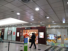 高速バスは大阪駅発

この時間はまだ人もまばら
