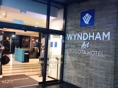 フェアーフィールドはウインダムボゴタと同じ建物にあります。コの字型のビルで2つのホテルが向かい合わせにある。