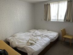 昨晩21：30にはホテルに到着し、お風呂入って速熟睡
ベッド二つあって、部屋は広い

以前泊まってた本館はリニューアルしてお値段高くなったので今回は新館に宿泊
こっちもとても良かった