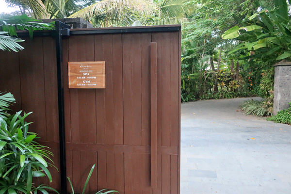 ハイアットリージェンシーへの入り口。