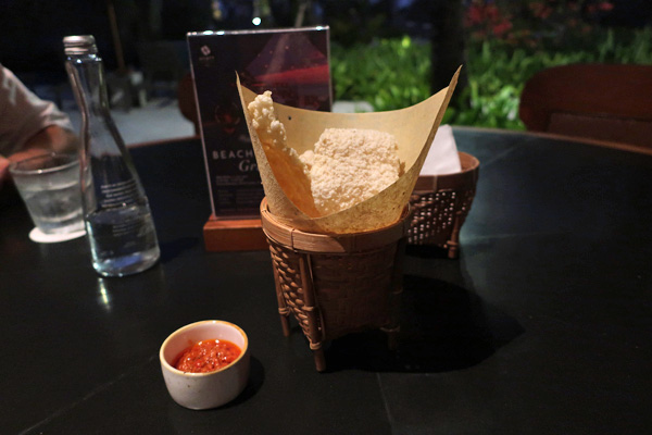 お通し的なエビせん。