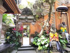 朝食を食べたら王宮へ。
徒歩圏内なのでお散歩がてら行ってみましょう