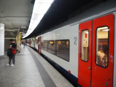 ベルギー3日目は、アントワープを訪問。中央駅から郊外電車で約1時間。