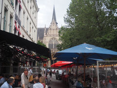 ブリュッセル4日目。朝食は、ホテル近くのグラン サブロン広場のレストランでサンドウィッチをテイクアウト。