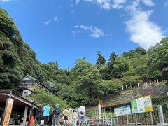 上陸して正面に広がる景色。すっかりいい天気になりました。そして暑い！！