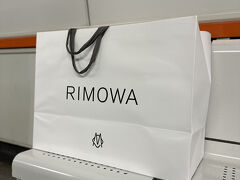 円安ユーロ高（クレカ決済は1ユーロ=170円超）
なので、日本よりそれほど安いわけではありません。
それも納得の上で購入。

ちょうど欲しかったし、荷物も増えたので、よかったのです！

地下鉄でアパートに戻ります。
徒歩でもいいのですが、昨日購入したトラム地下鉄24時間チケットをギリギリで使用。
いっぱい使用できました。