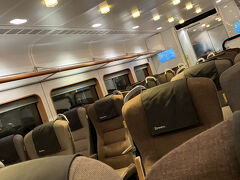 アーランダエクスプレス乗車
この車両は誰もいなかったです。
空港もそうでしたが人少なくて雰囲気も静かでした
まぁまだ9時過ぎですしね、、？