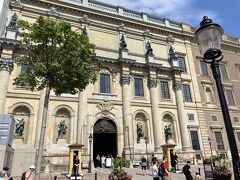 ノーベル博物館
受付に並んでみるも中々進まないので断念
一人の時って基本的に並んで待つの苦手なんですよね…