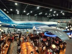 「シアトルテラス」
ここはオススメです☆

ちなみにアメリカのシアトルにボーイング社の飛行機を組み立てる工場があるので、ここもシアトル風です。笑