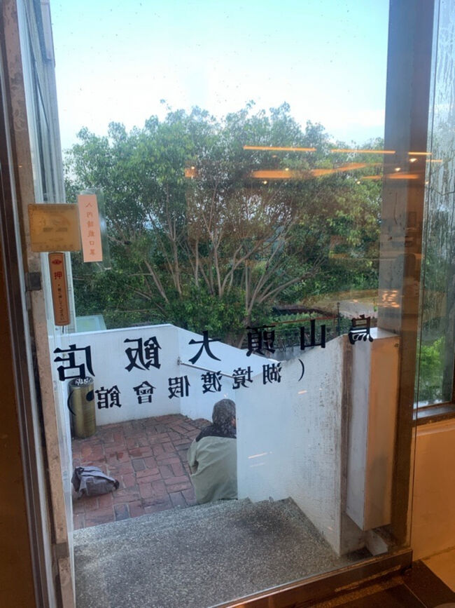 階段で喫煙している人が不快でした