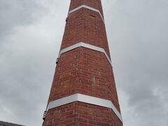 日曜日ということもあり、列ができているお店が多く、その間を縫って観光。
素敵なお庭や煙突のある区画も「通り抜けどうぞ」という案内があり、おおらかで親切な感じを受けました。