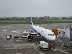 条件付き運航で遅れましたが、松山空港に到着しました。