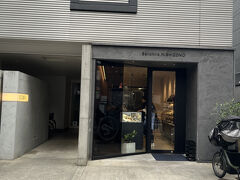 続いてSeiichiro,NISHIZONOさんへ

心奪われた！
どれもこれもおいしそう
季節のフルーツを添えたケーキやタルトが
キラキラ美しく並んでいました

大阪府大阪市西区京町堀１丁目１４－２８