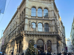 ちょっと時間があったので入ろうかなと思ったら、しっかり行列が・・・残念