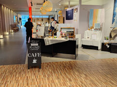 写真はホテルエミオン京都2階の奥にある雑貨屋兼カフェ。
ご近所のカフェの支店。
ホテルで休憩した後こちらでコーヒーを戴いてから本日の夜の部へ。

第三部に続く
https://4travel.jp/travelogue/12008096/