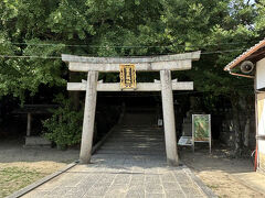 頓宮を行く途中、神社がありました。
高良神社です。