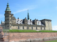 正味約１時間の見学で、
14：45　北欧ルネサンス様式の傑作と言われる「クロンボー城」を後にします。

この後、市内中心部に戻ってフリータイムになります。
コペンハーゲンの街歩きをする人はチボリ公園の近くで降車し、それ以外の人はホテルまで送って貰えます。