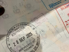 四連休でコロンビア＆パナマ一人旅：LAX乗り継ぎ編
https://4travel.jp/travelogue/12006078

の続き。

約6時間の飛行でパナマに翌朝到着。コパ航空のハブとあって空港はにぎわっているけれど、ほとんどが乗り継ぎのようで、入国する人はごくわずか。イミグレはガラガラ。149カ国目パナマ入国！パナマよ、お前も追記か（中米は追記に押されがちらしい）。