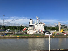 ビジターセンターは8時開館で、到着が8時10分ごろ。長蛇の列だったけど、オンラインチケットの人はすぐに入れた。私はまだ買っていなかったけど、その場でオンラインですぐに買えた。並んでる人たちって一体…チケットは17.22ドルでなかなかいいお値段。でもImaxシアター付きだったので、結果良かった。