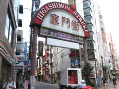 さらにその先の 東門街を進む
　