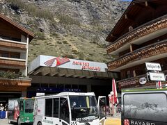 ツェルマット駅を下がった所に「ゴルナーグラード鉄道」乗り場はあります。