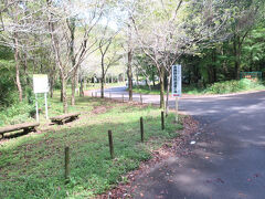 各務野自然遺産の森。地図ではこの公園を通り抜けて先に進めるようだったので中に入ってみましたが、一番奥で行き止まりになっていたので、仕方なく戻ってきました。