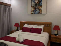 結局１０時着前に成ってやっと予約したホテルアモヤインに到着です。
とっても疲れました。
ローカルチックなホテルですがスイートルームは結構広いお部屋でした。