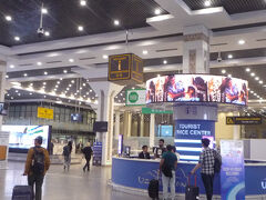 無事タシュケント空港到着
USドルからウズベキスタン スムに両替とSIMカードゲット